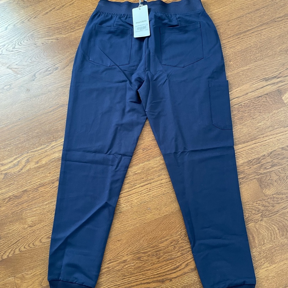 Women's Scrubs - Picture 3 of 3